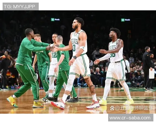 布朗与凯尔特人携手逆袭低估者展现攻防一体的实力